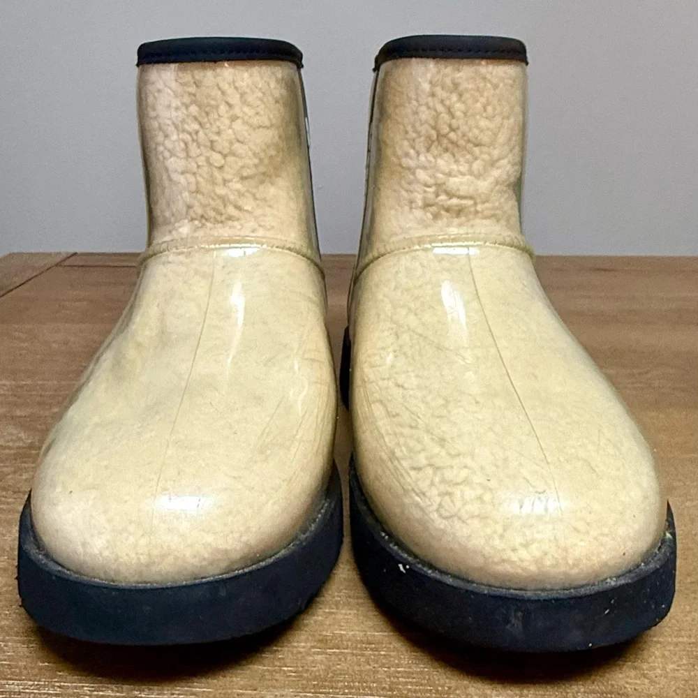UGG‎ Classic Clear Mini Boot Faux Shearling Natural/Blk Sz 8 *FLAW*